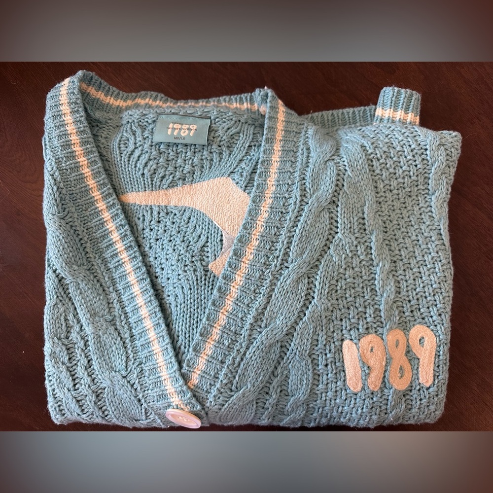Taylor Swift Taylor's Version med/lg Blue Cable Knit Cardigan w/ 1989,T.S. Patch